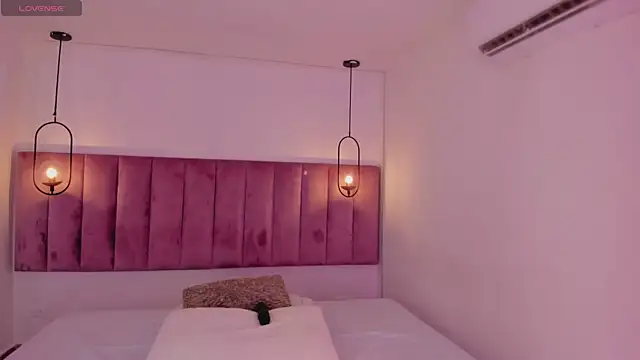 Snapshot of luisah_ chatting on February 17, 2025, 7:53 pm luisah online show from February 17, 2025, 7:53 pm