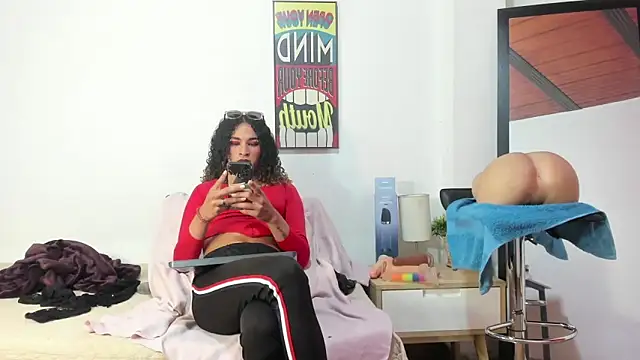 StefanyMiler online show from December 4, 2025, 6:27 pm