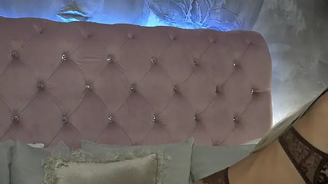 Snapshot of IvyRubens chatting on December 23, 2025, 4:43 am IvyRubens online show from December 23, 2025, 4:43 am