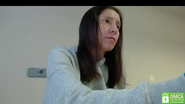 Sophi Cute online show from November 17, 2025, 9:59 am