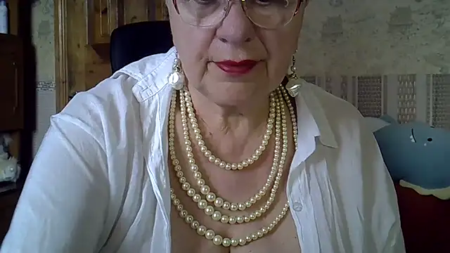 SweetCherry27 online show from May 18, 2026, 4:13 pm