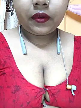 Snapshot of Sophiaboudi chatting on February 15, 2025, 5:50 pm Sophiaboudi online show from February 15, 2025, 5:50 pm