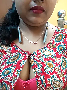 Snapshot of Sophiaboudi chatting on March 5, 2025, 5:39 pm Sophiaboudi online show from March 5, 2025, 5:39 pm