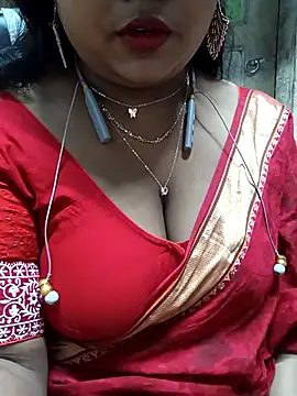 Snapshot of Sophiaboudi chatting on November 15, 2025, 5:42 pm Sophiaboudi online show from November 15, 2025, 5:42 pm