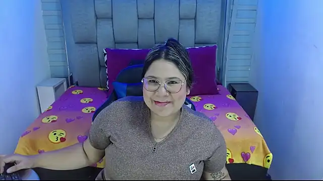 evelin zaens online show from October 23, 2025, 4:34 am