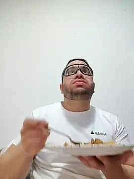 Snapshot of CamiolfeHotXxx chatting on February 18, 2025, 3:10 pm CamiolfeHotXxx online show from February 18, 2025, 3:10 pm