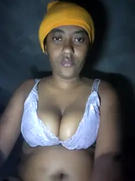 Snapshot of prettyQ_ chatting on May 2, 2026, 8:58 pm prettyQ online show from May 2, 2026, 8:58 pm