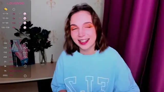 KindHazelHere  online show from September 13, 2025, 8:41 pm