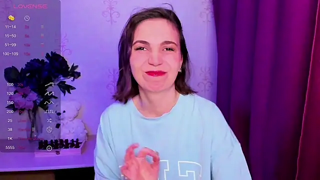 KindHazelHere  online show from January 31, 2026, 8:07 pm