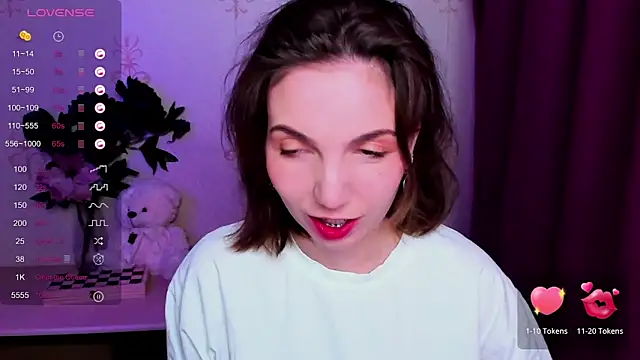 KindHazelHere  online show from April 7, 2026, 10:20 pm