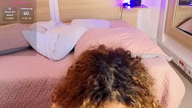  nickypurple  online show from October 23, 2025, 7:12 pm