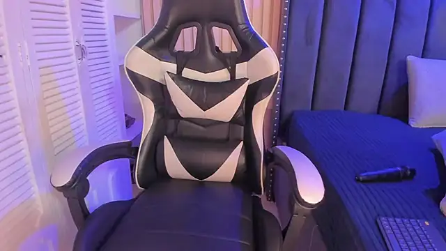 ashlye miller  online show from March 31, 2026, 4:35 am