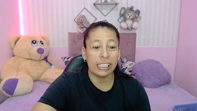 mature martina online show from November 18, 2025, 5:06 pm