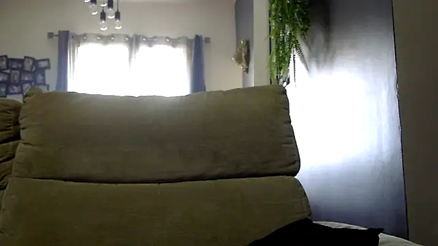 Snapshot of feline27 chatting on February 1, 2026, 1:31 pm feline27 online show from February 1, 2026, 1:31 pm