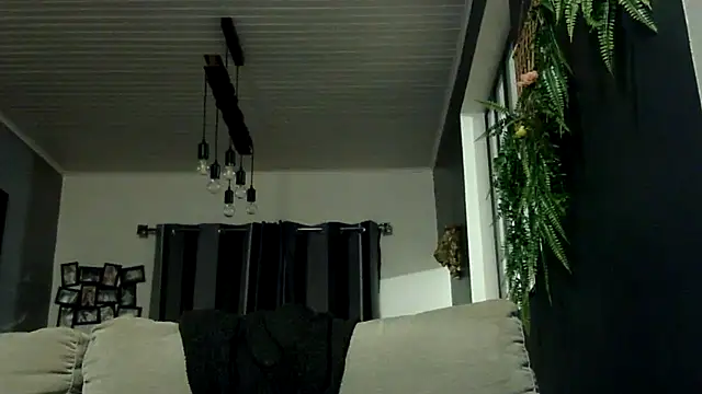 Snapshot of feline27 chatting on March 4, 2026, 8:37 pm feline27 online show from March 4, 2026, 8:37 pm