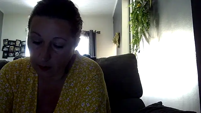 feline27 online show from April 16, 2026, 10:27 am