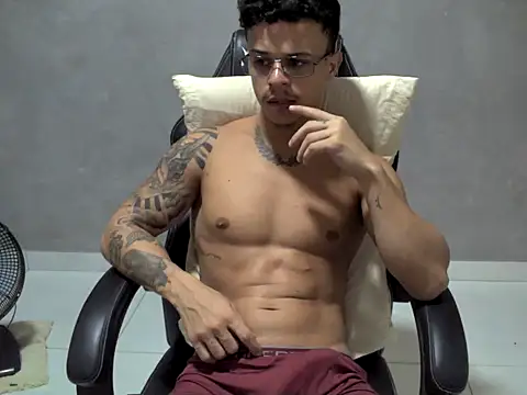 Gust027 online show from April 13, 2026, 2:28 am