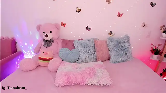 Zara uwu  online show from November 22, 2025, 12:15 pm