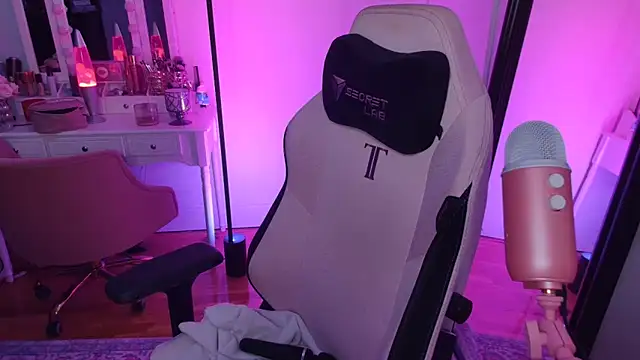 Snapshot of rachelbrooksxx chatting on March 21, 2026, 5:49 pm rachelbrooksxx online show from March 21, 2026, 5:49 pm