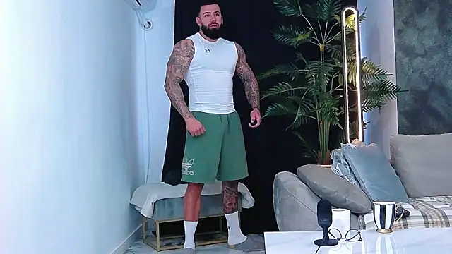 masterkingofmusclee online show from November 6, 2025, 8:04 am