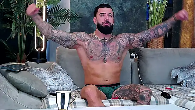 masterkingofmusclee online show from November 19, 2025, 9:53 am