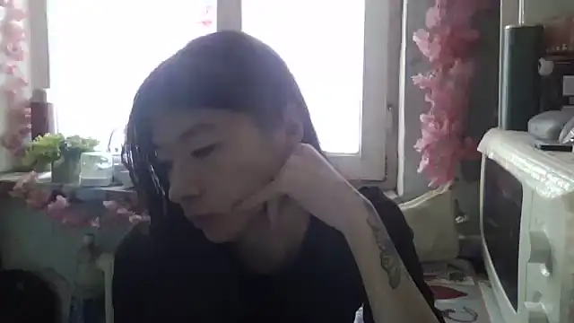 CarlyJoy online show from December 4, 2025, 8:23 am