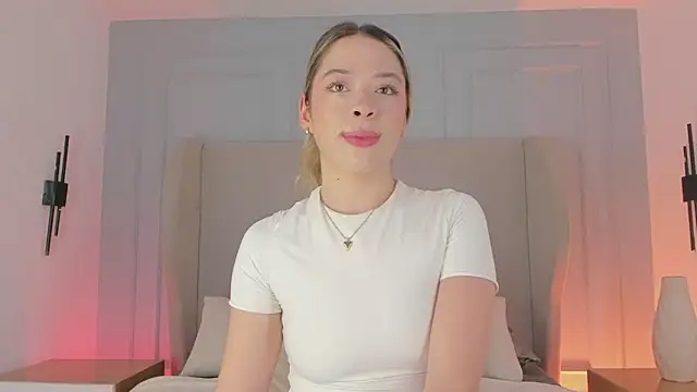 chloe d online show from March 15, 2026, 12:33 pm