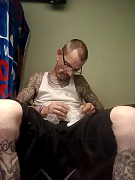 Snapshot of deepstroker42071 chatting on November 15, 2025, 10:12 am deepstroker42071 online show from November 15, 2025, 10:12 am