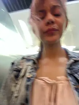 Snapshot of Pretty-10Woman chatting on September 24, 2025, 5:49 pm Pretty-10Woman online show from September 24, 2025, 5:49 pm