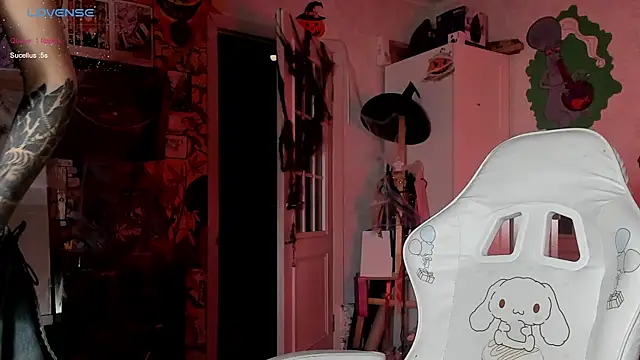 Sunny Mouse  online show from October 27, 2025, 5:50 pm