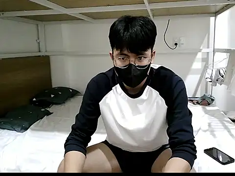 Gwencloudy online show from October 10, 2025, 2:16 pm