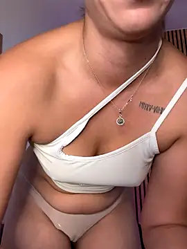 Snapshot of sofiah_ chatting on November 18, 2025, 4:44 pm sofiah online show from November 18, 2025, 4:44 pm