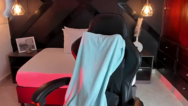 dark gotica online show from March 14, 2025, 7:44 pm