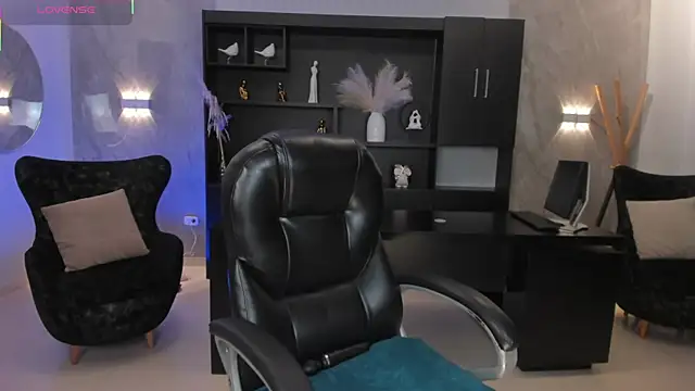 AmyWalker  online show from March 16, 2025, 10:22 am