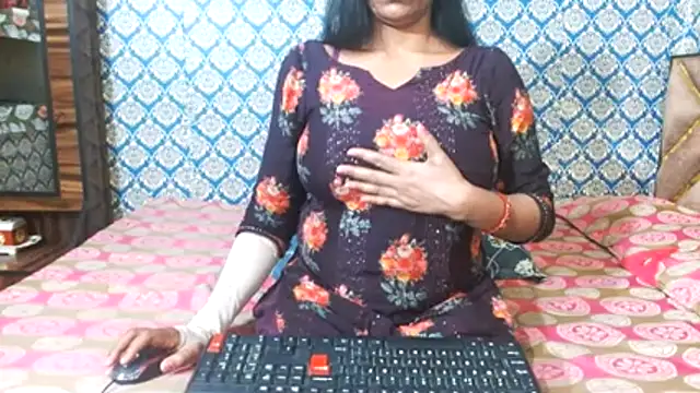 nikitahot3 online show from November 20, 2025, 2:28 pm