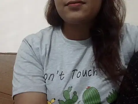 shekira99 online show from October 22, 2025, 1:33 pm