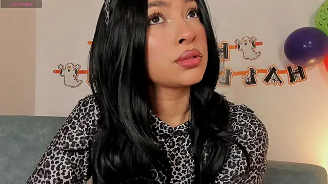 valerycolins online show from October 27, 2025, 4:05 am