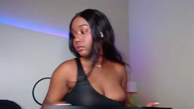 Snapshot of MichaelaCox chatting on May 28, 2026, 4:26 pm MichaelaCox online show from May 28, 2026, 4:26 pm