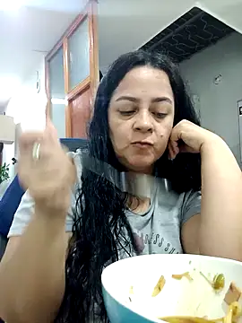 Snapshot of lucia_vonne_ chatting on December 7, 2024, 11:12 pm lucia vonne online show from December 7, 2024, 11:12 pm