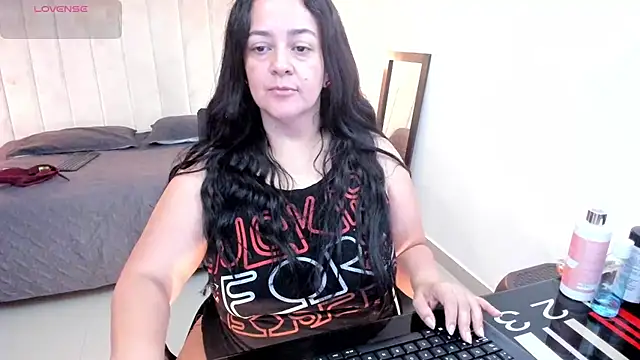 lucia vonne  online show from February 28, 2026, 9:16 pm