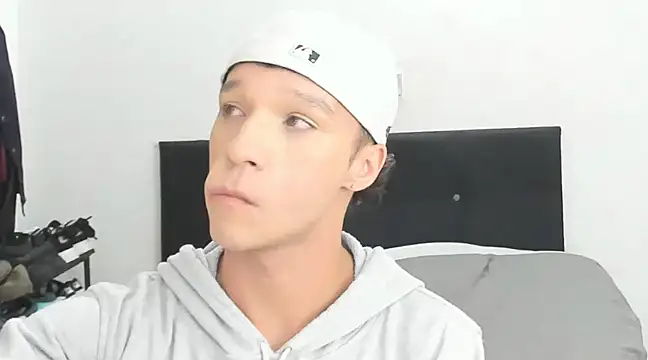 angelcortes online show from January 6, 2025, 12:37 am