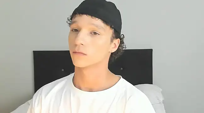 angelcortes online show from February 23, 2025, 5:18 pm