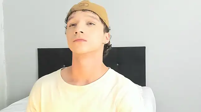 angelcortes online show from February 25, 2025, 4:57 am