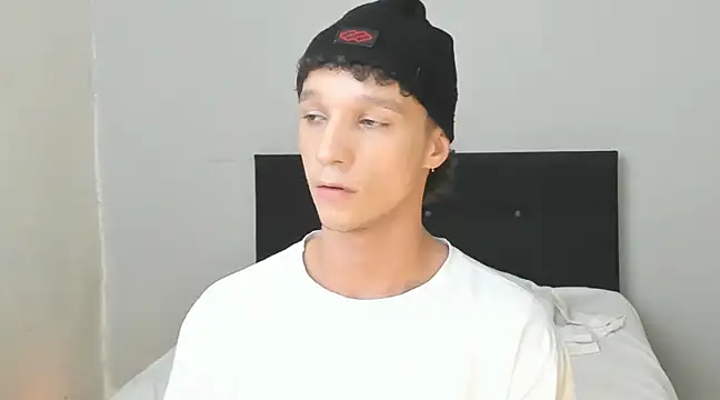 angelcortes online show from March 13, 2025, 9:05 pm