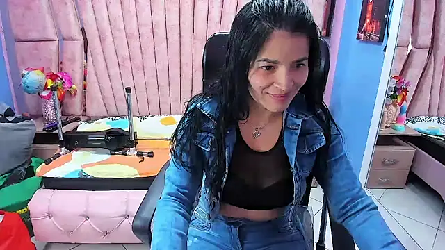 HornySkinny26 online show from February 10, 2026, 5:33 am