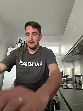 Snapshot of julian333 chatting on March 12, 2025, 5:17 pm julian333 online show from March 12, 2025, 5:17 pm