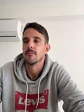 Snapshot of julian333 chatting on March 15, 2025, 1:40 pm julian333 online show from March 15, 2025, 1:40 pm