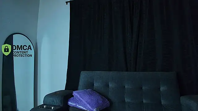 yungelitamor  online show from March 19, 2026, 6:06 am