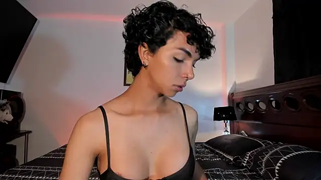 Snapshot of xhenisa_ chatting on December 28, 2024, 2:22 am xhenisa online show from December 28, 2024, 2:22 am