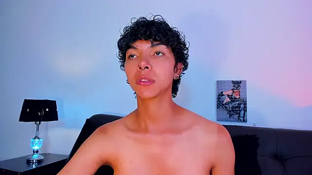 Snapshot of xhenisa_ chatting on January 28, 2025, 8:47 pm xhenisa online show from January 28, 2025, 8:47 pm